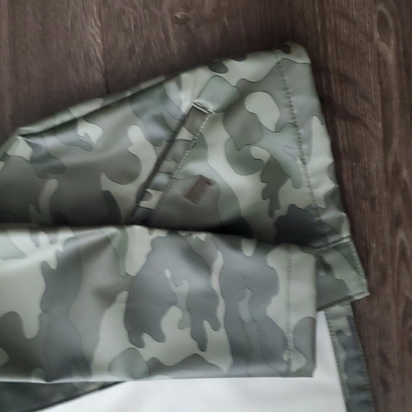 Kids Camo Raincoat with hood and pockets 3T Unisex - Water resistant jacket - Picture 7 of 10